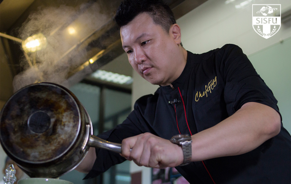 Iron Chef Thailand winner demonstrates Thai cuisine cooking at SISFU